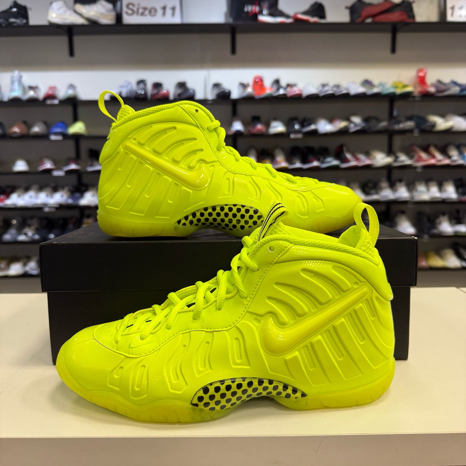 NEW NIKE AIR FOAMPOSITE PRO VOLT