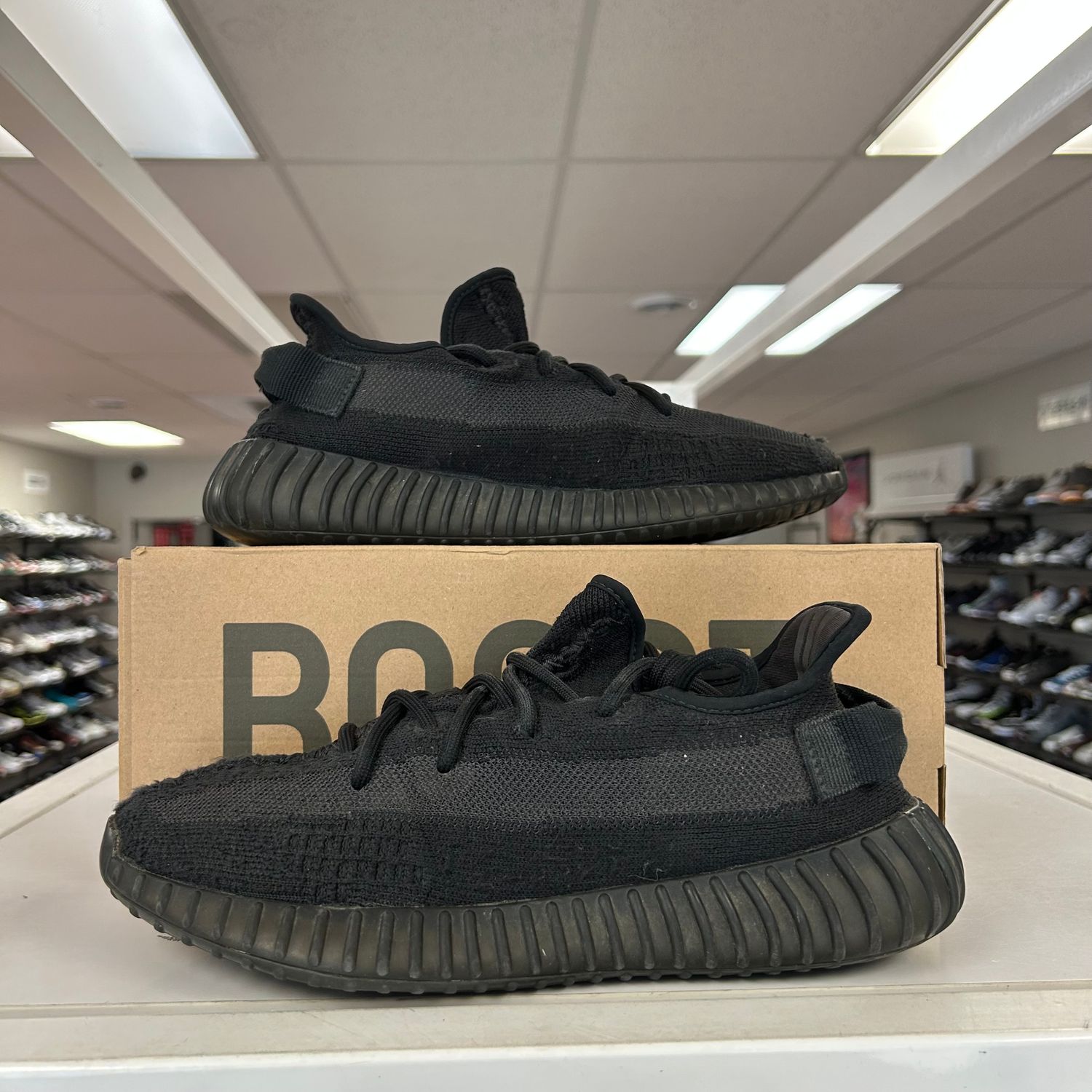 PO ADIDAS YEEZY BOOST 350 V2 ONYX (SX) SIZE 8