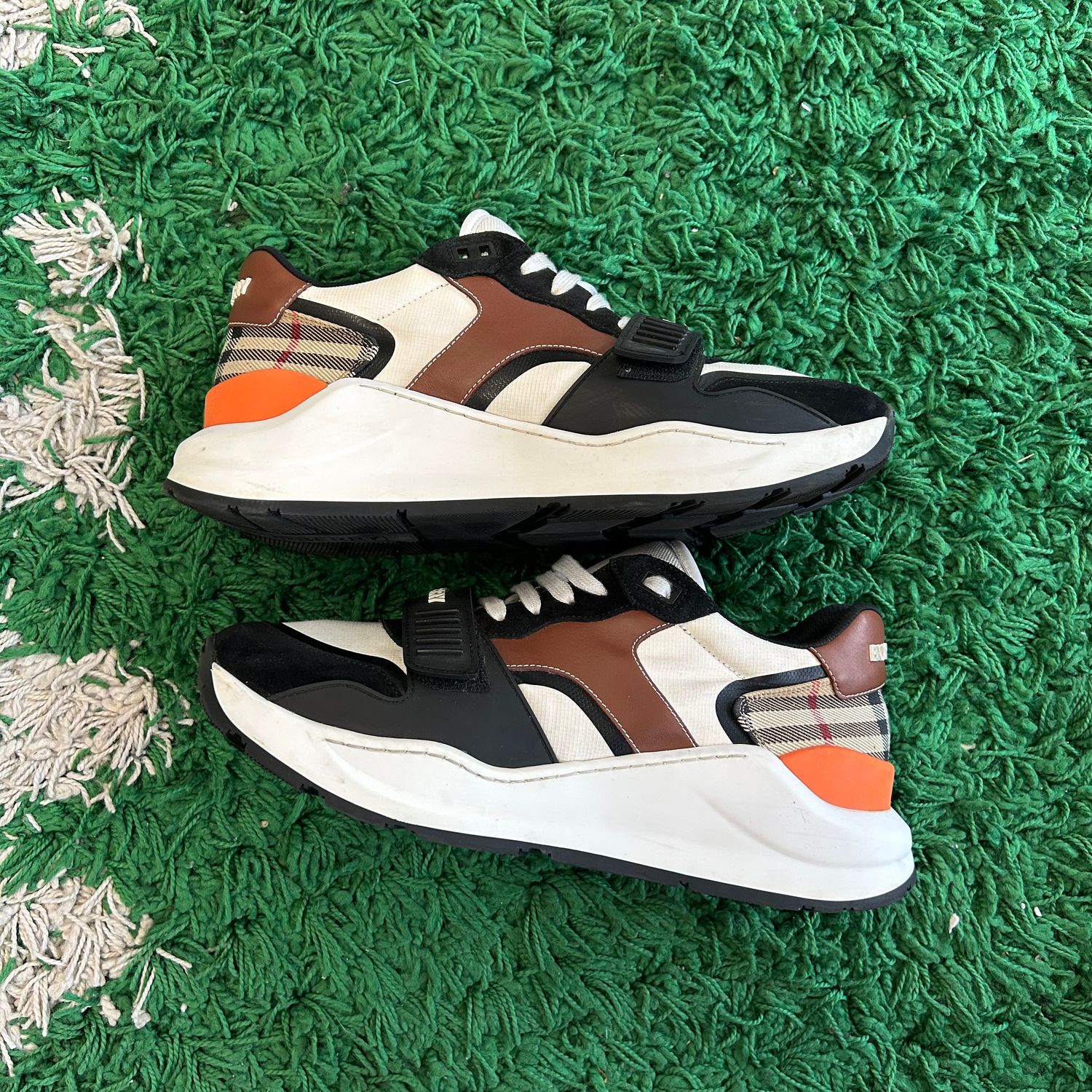 PO NB BURBERRY RAMSEY CHECK LOW TOP SNEAKERS (SX) SIZE 42.5