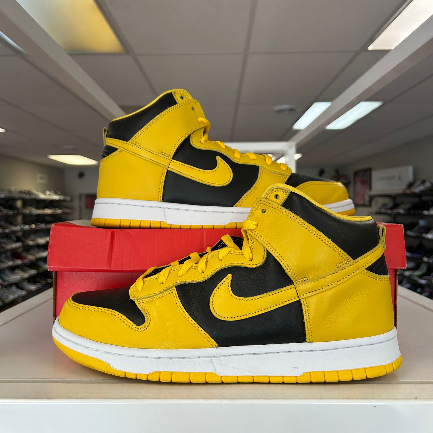 PO NIKE DUNK HIGH IOWA (SX) SIZE 11