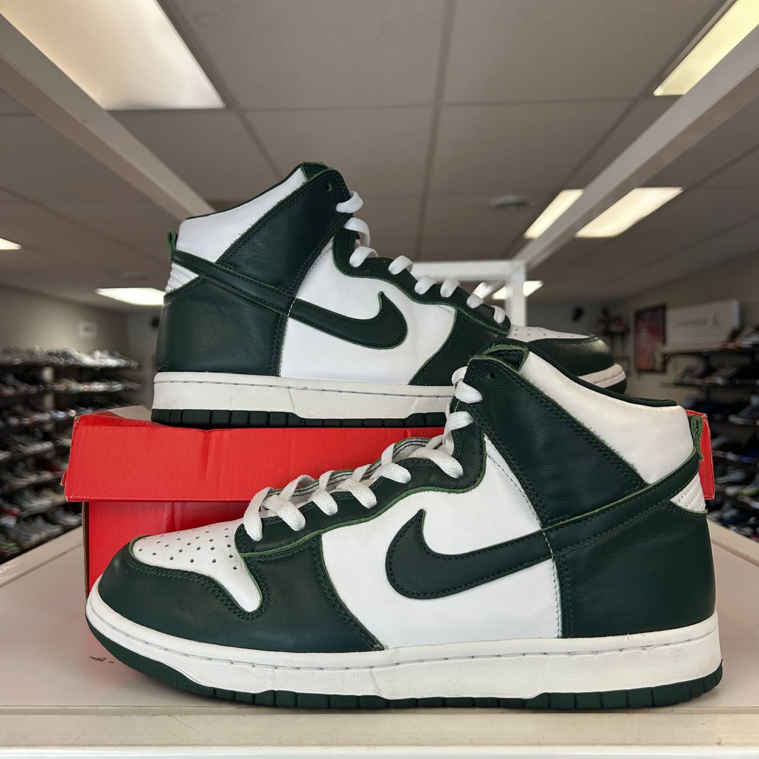 PO2 NIKE DUNK HIGH SP SPARTAN GREEN (SX) SIZE 11