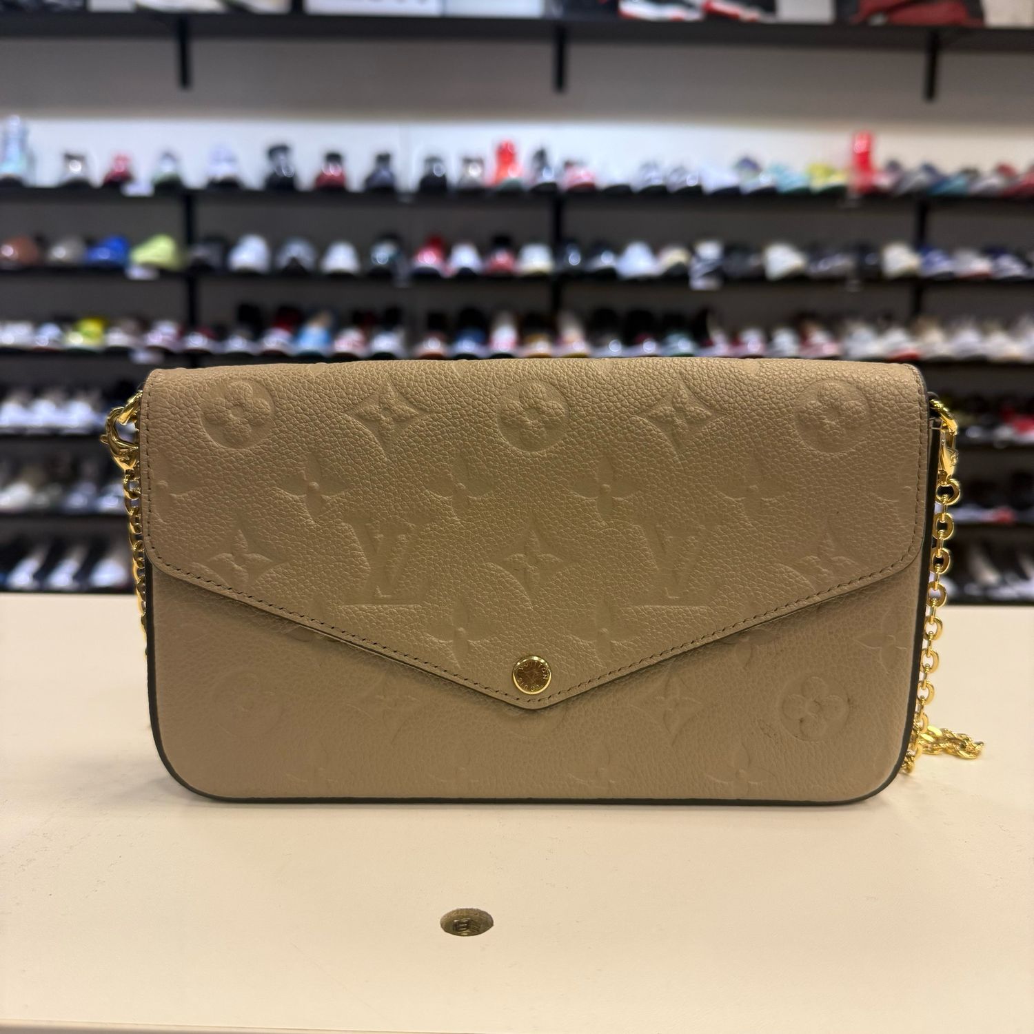 PO LV POCHETTE FELICIE TURTLEDOVE M82609