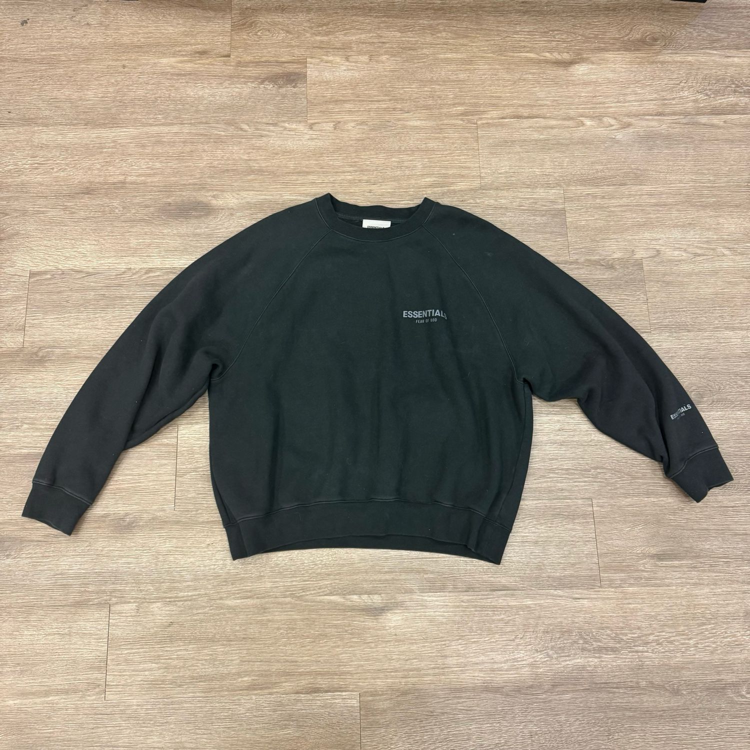 PO FEAR OF GOD ESSENTIALS CREWNECK BLACK SIZE L