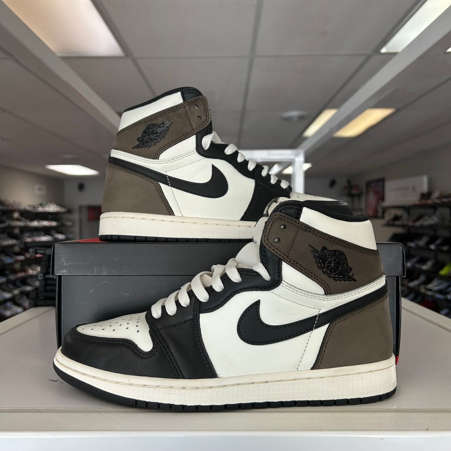 PO AIR JORDAN 1 MOCHA (SX) SIZE 8