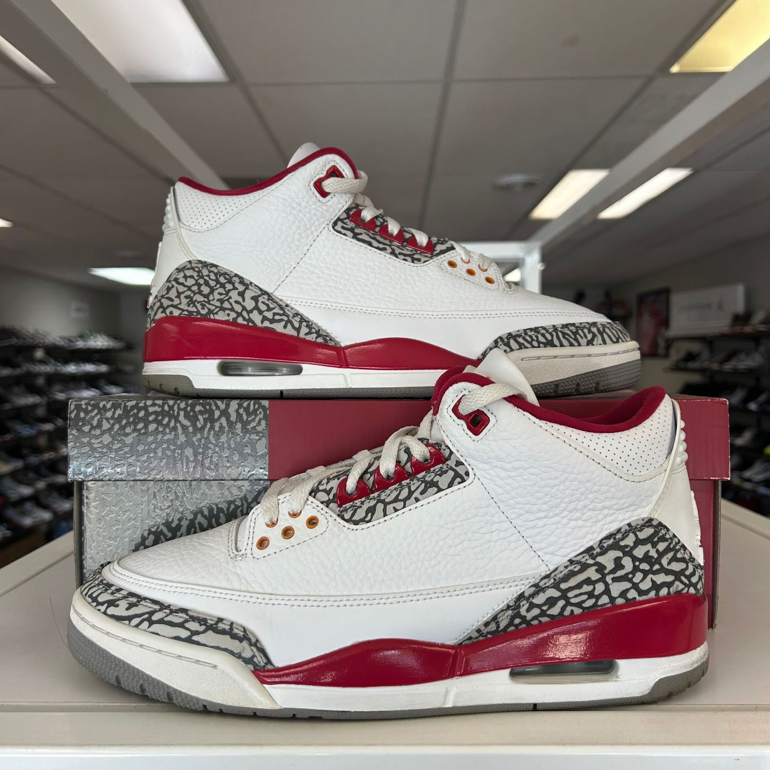 PO AIR JORDAN 3 CARDINAL (SX) SIZE 9