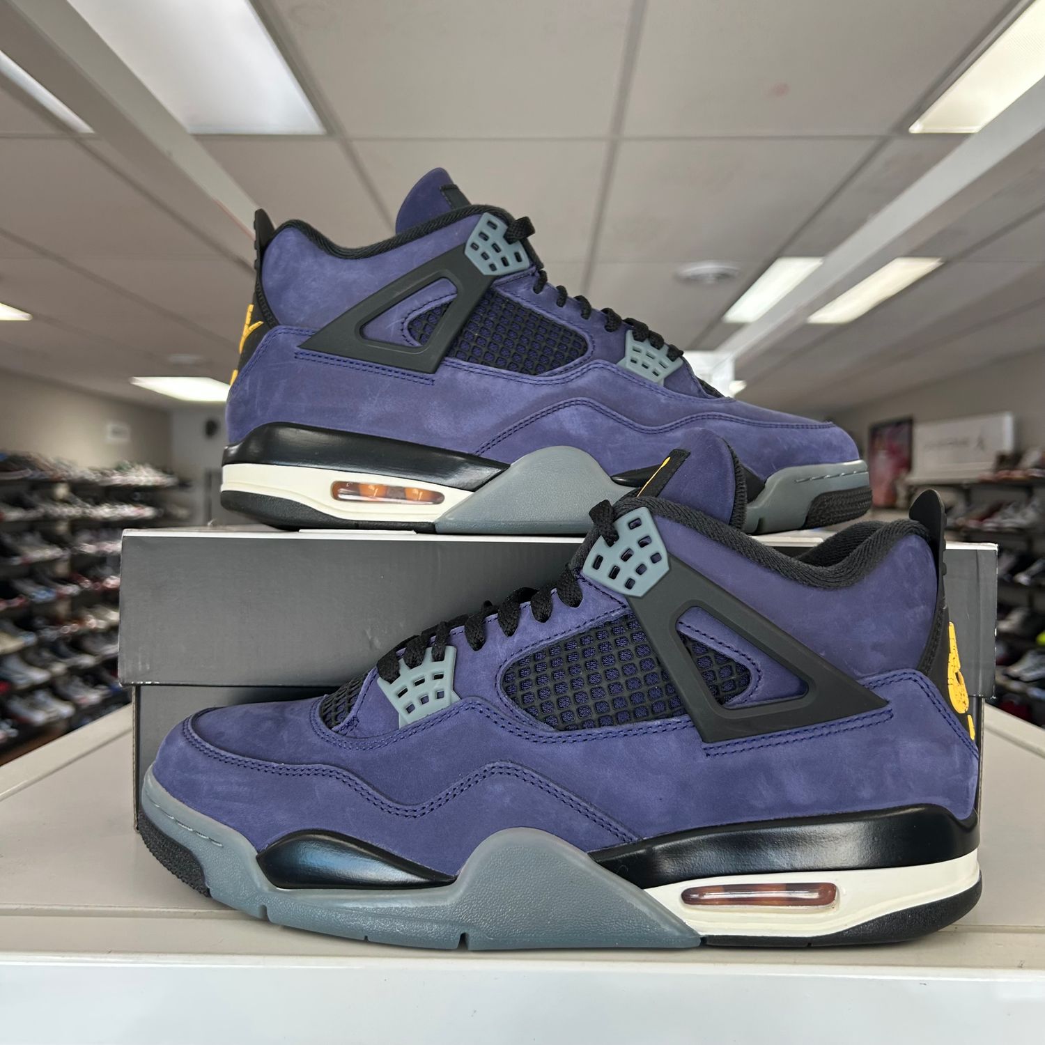 PO AIR JORDAN 4 LAKERS (SX) SIZE 10.5