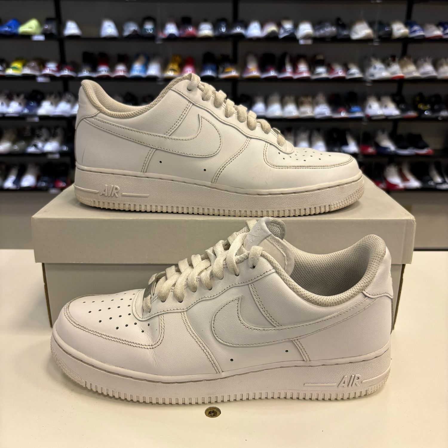 PO2 NIKE AIR FORCE 1 LOW '07 WHITE SIZE 8.5
