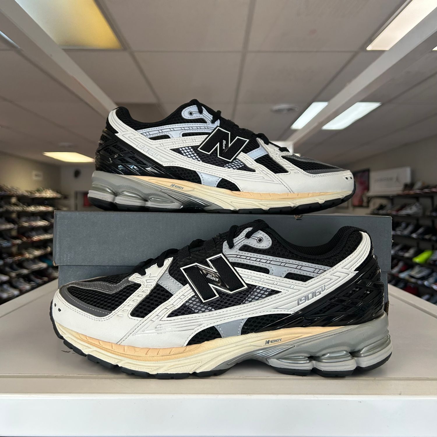 PO NEW BALANCE 1906U BLACK SEA SALT MAGNET (SX) SIZE 10.5