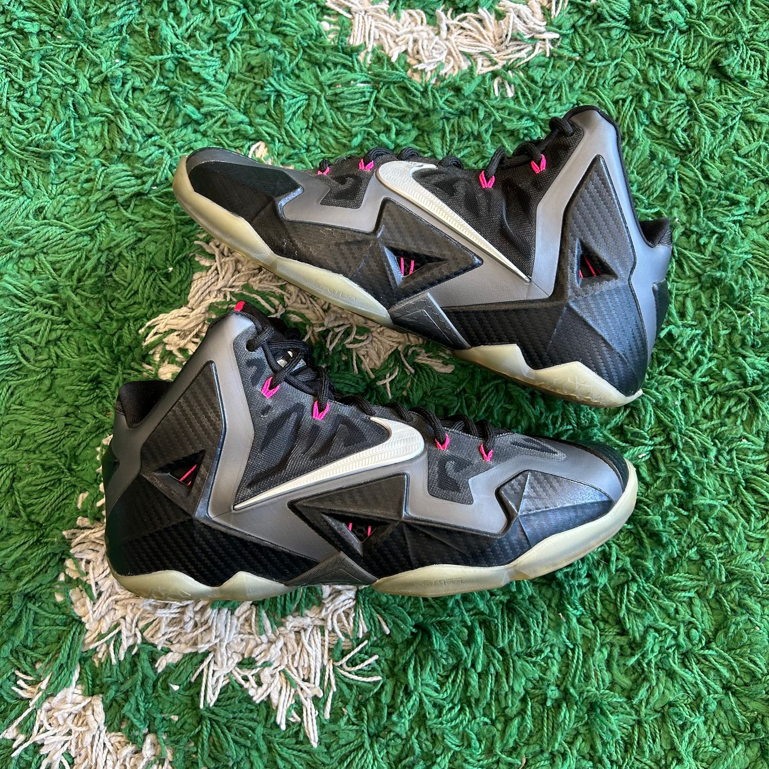 PO NB LEBRON 11 MIAMI NIGHTS (SX) SIZE 9.5