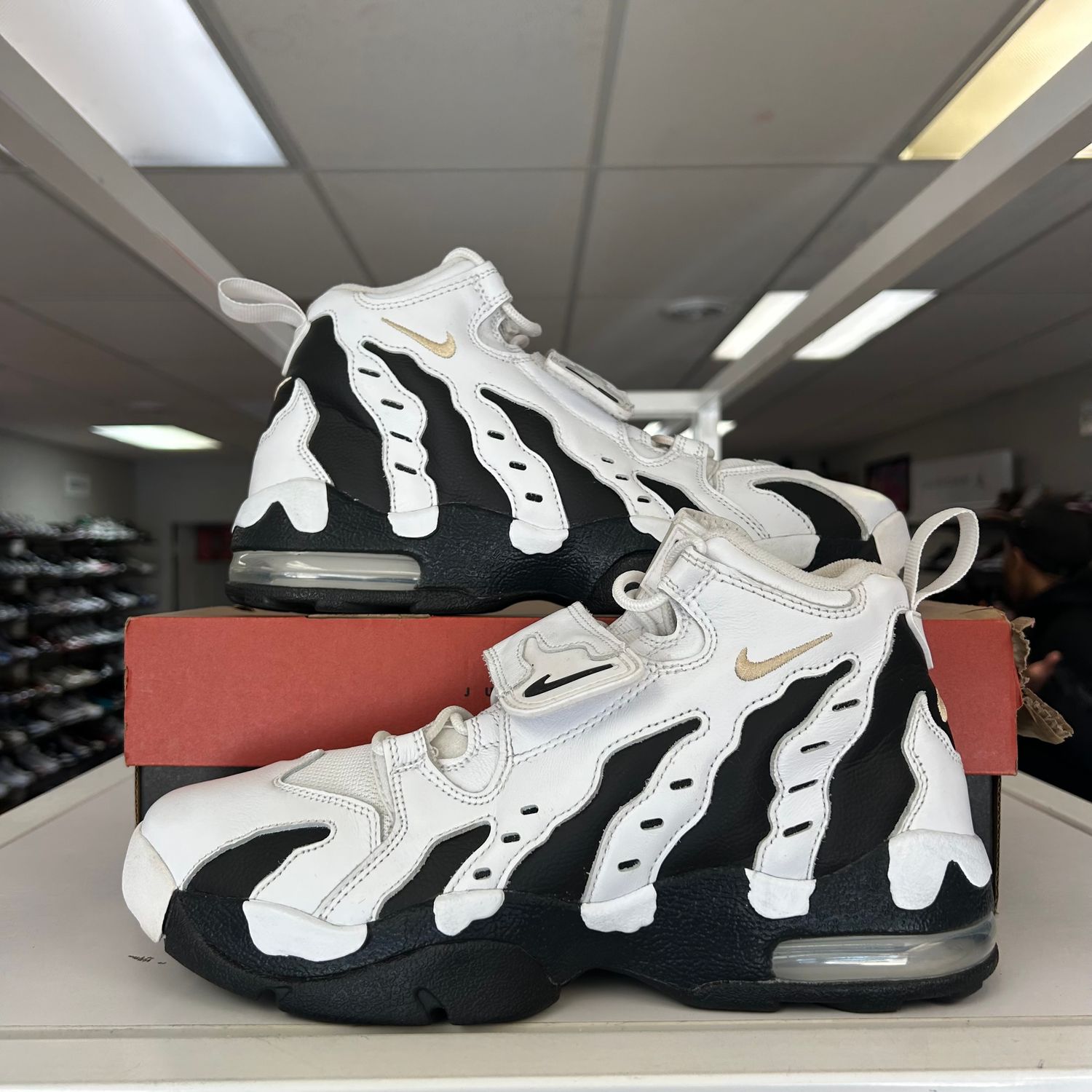 PO NIKE AIR DT MAX '96 COLORADAO AWAY WHITE BLACK (SX) SIZE 9.5