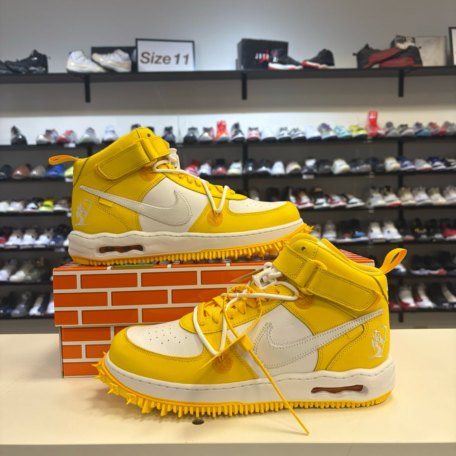 NEW NIKE AIR FORCE 1 MID OFF WHITE VARSITY MAIZE