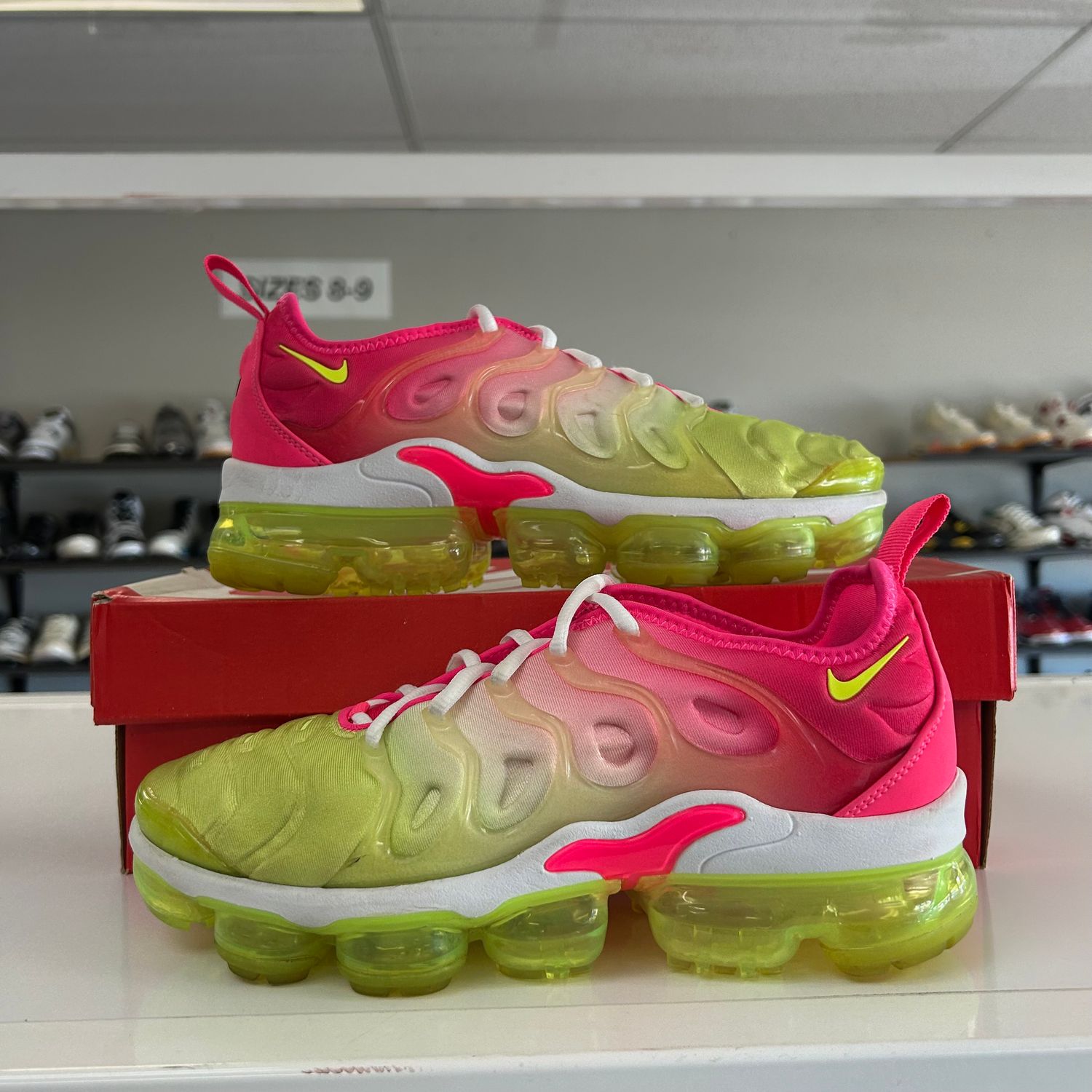PO NIKE WMNS AIR VAPORMAX PLUS 'PINK VOLT GRADIENT' (SX) SIZE 7.5W