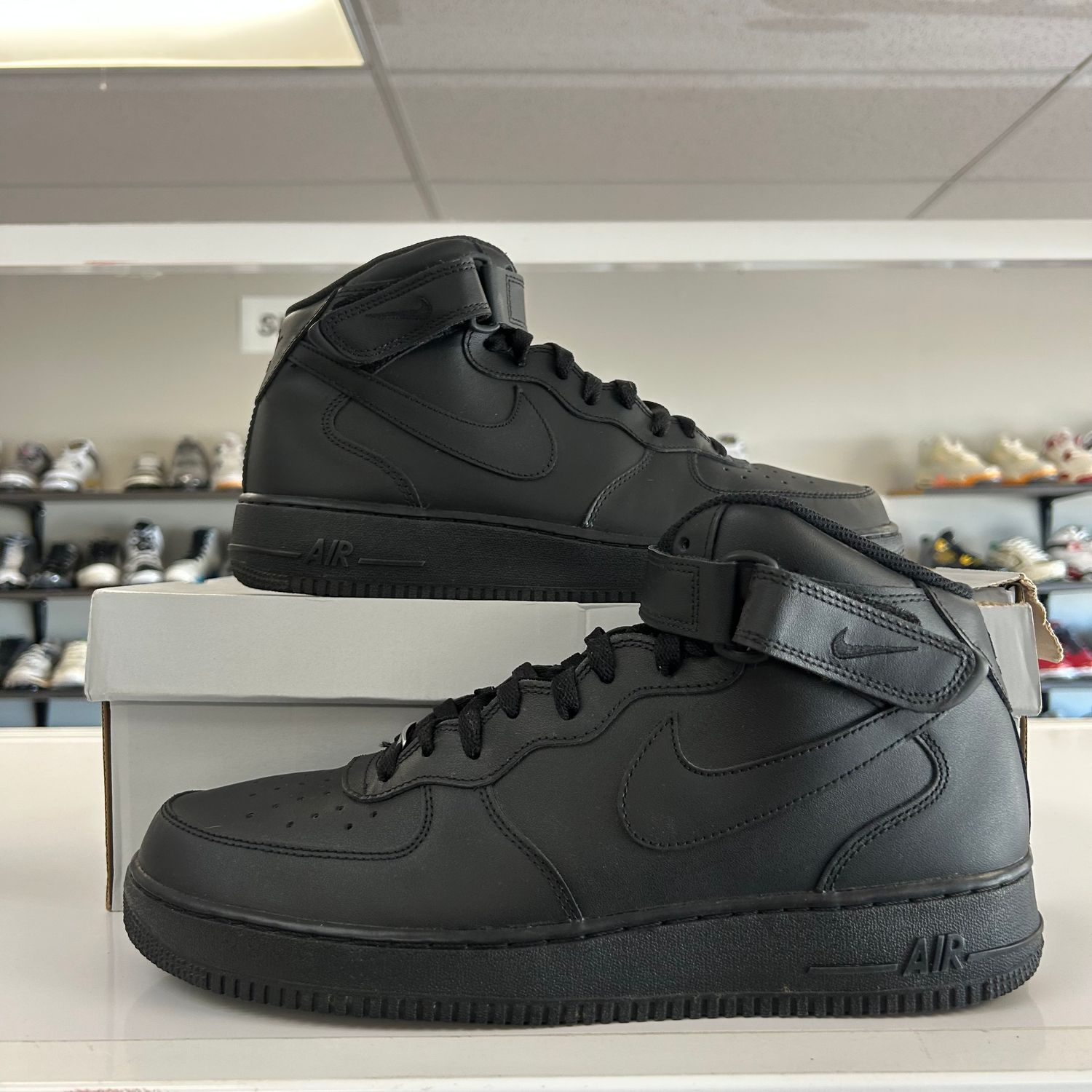 PO NIKE AIR FORCE 1 MID BLACK (2016) (SX) SIZE 13