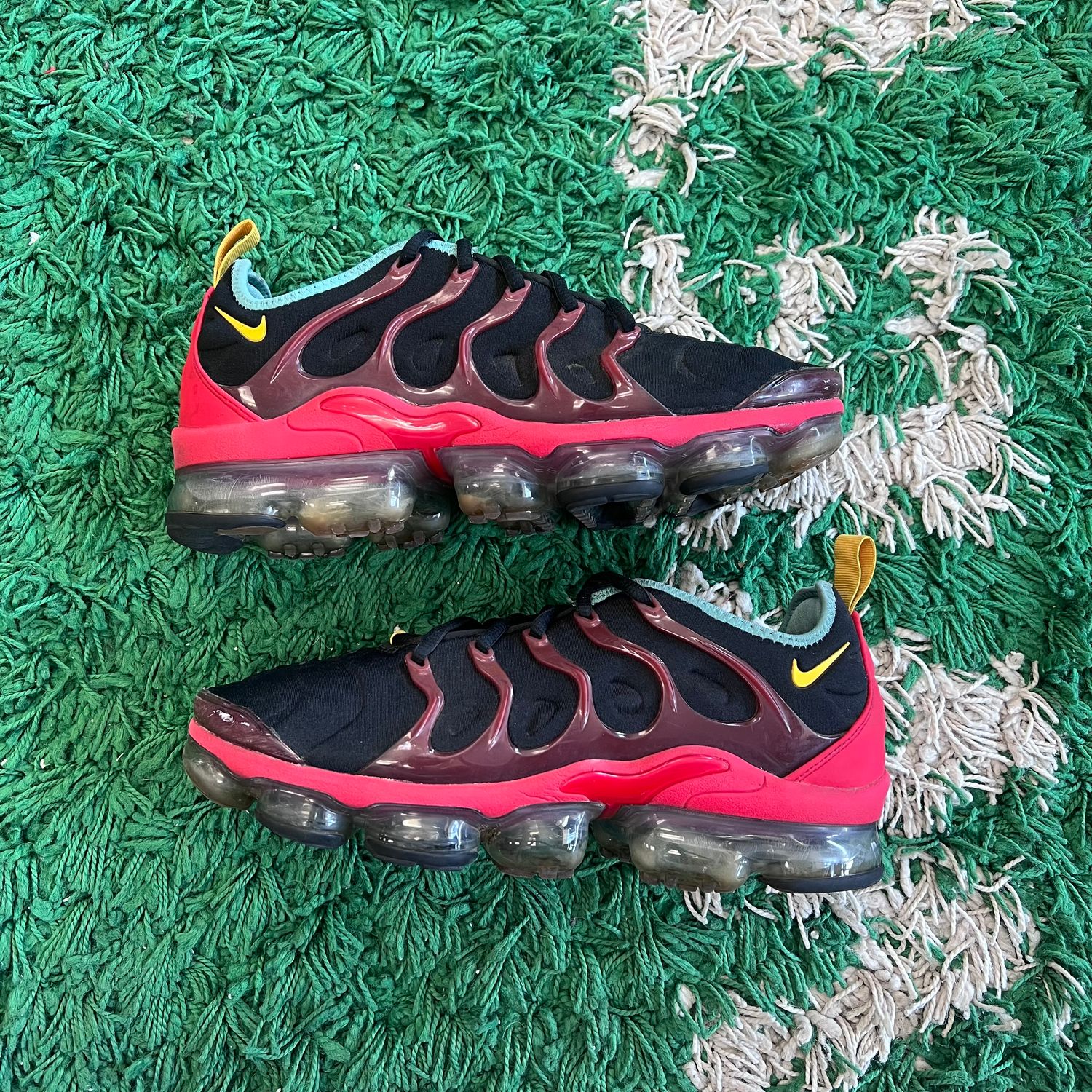 PO NB NIKE AIR VAPORMAX PLUS FULL SPEC STAINED GLASS (SX) SIZE 8.5