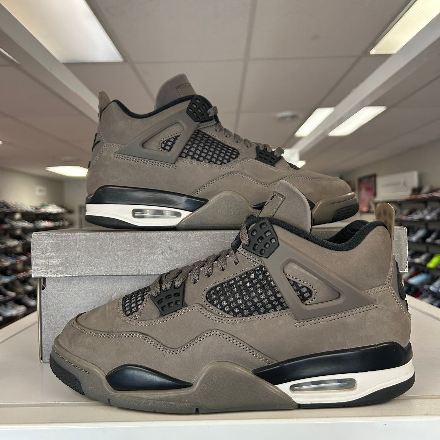 PO JORDAN 4 RETRO CAVE STONE (SX) SIZE 10