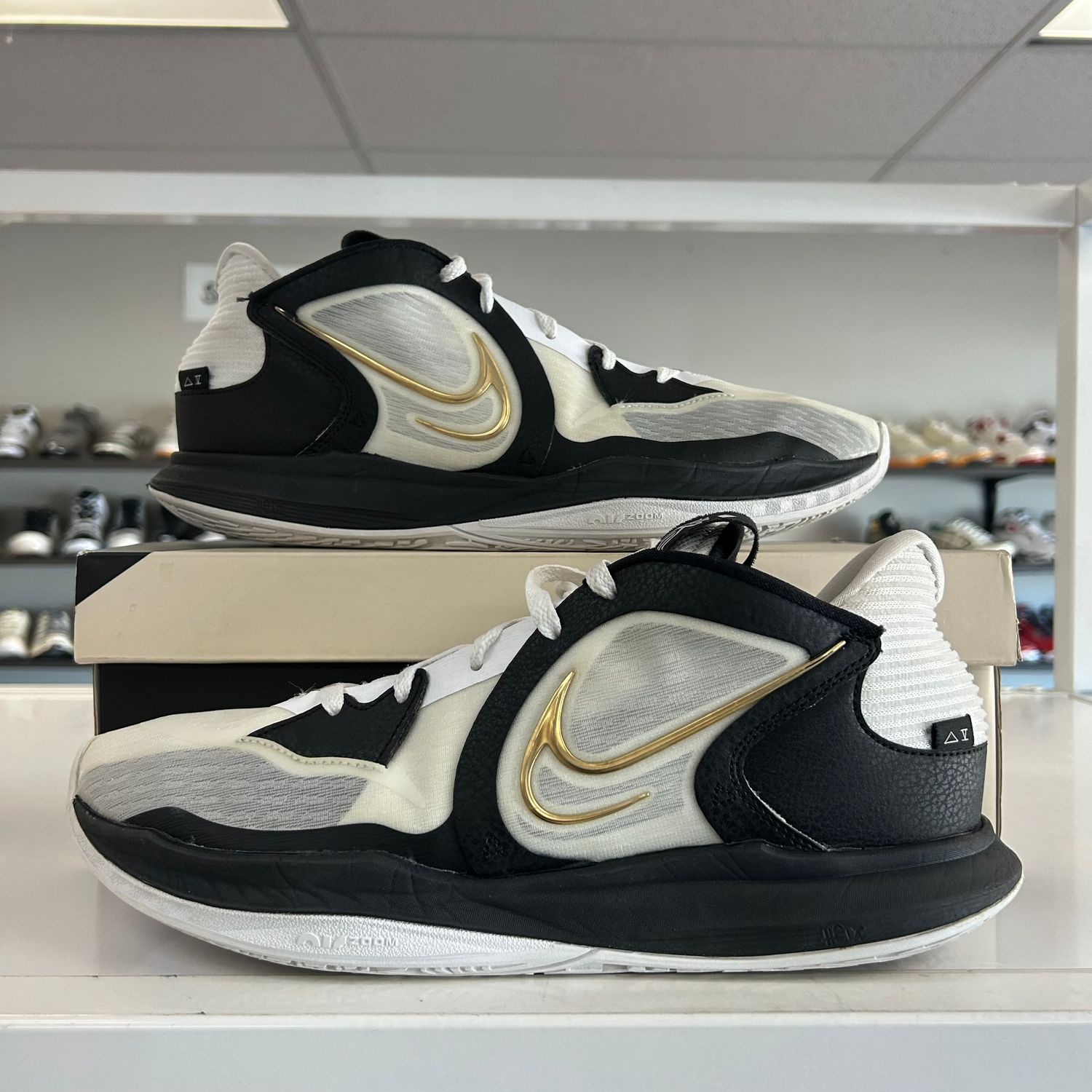 PO NIKE KYRIE LOW 5 WHITE GOLD (SX) SIZE 12