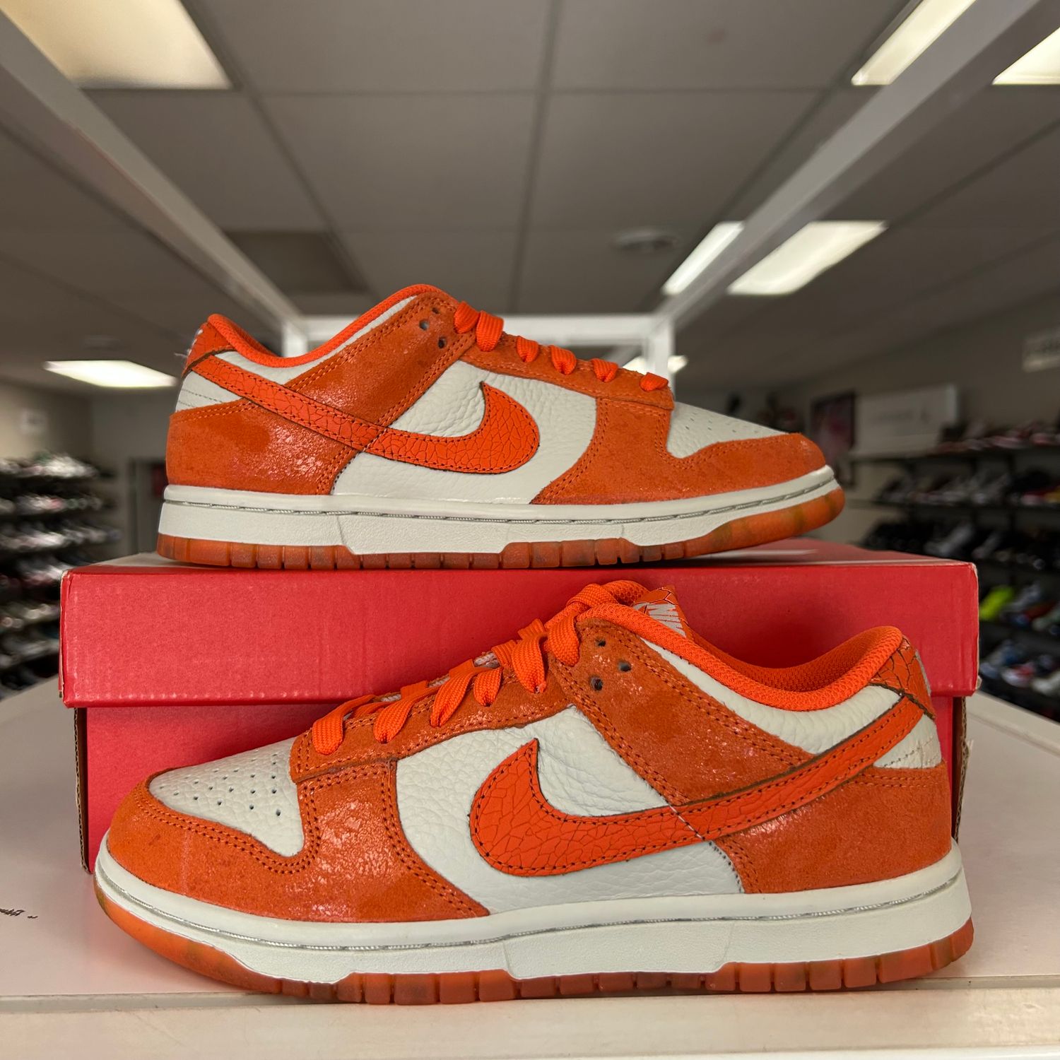 PO NIKE DUNK LOW CRACKED ORANGE (WOMENS) (SX) SIZE 6