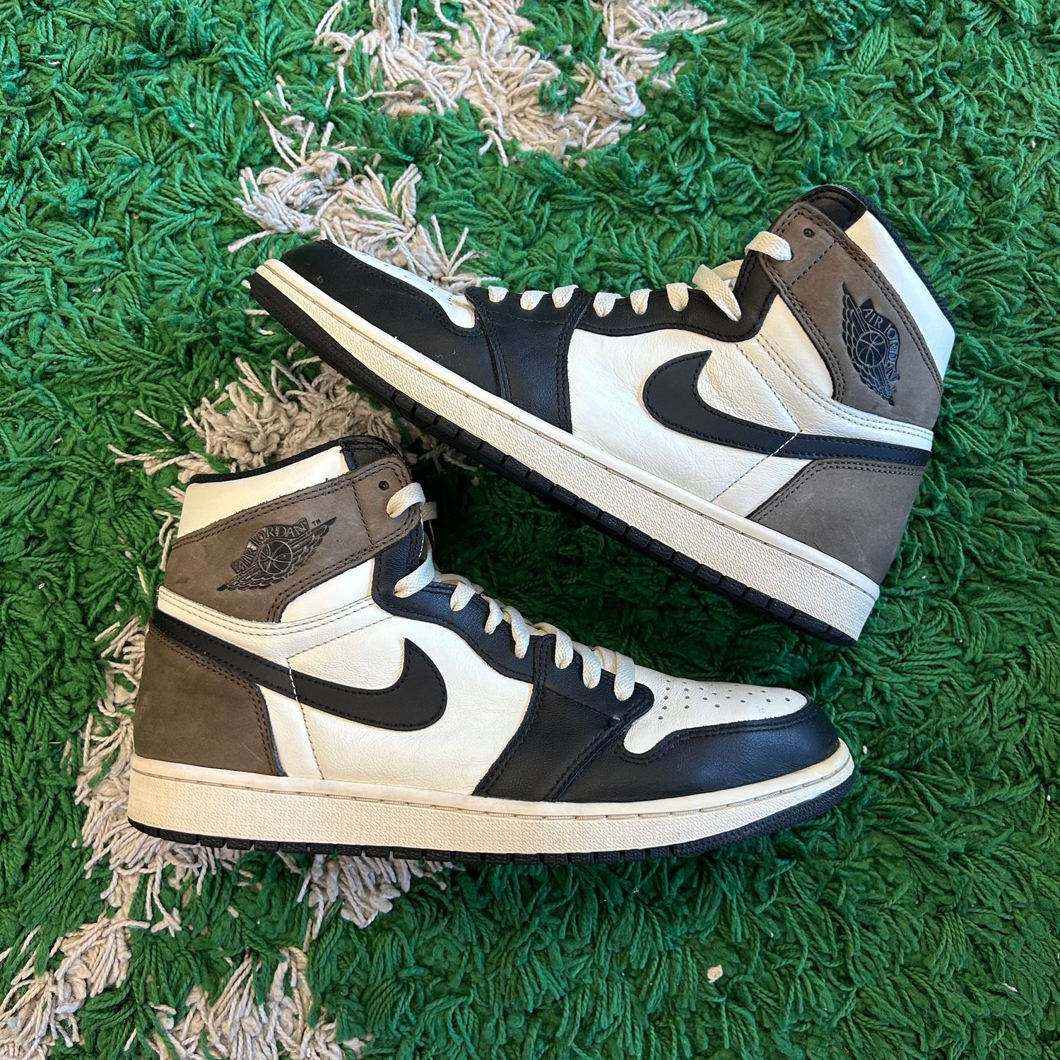 PO NB JORDAN 1 RETRO HIGH DARK MOCHA (SX) SIZE 10.5