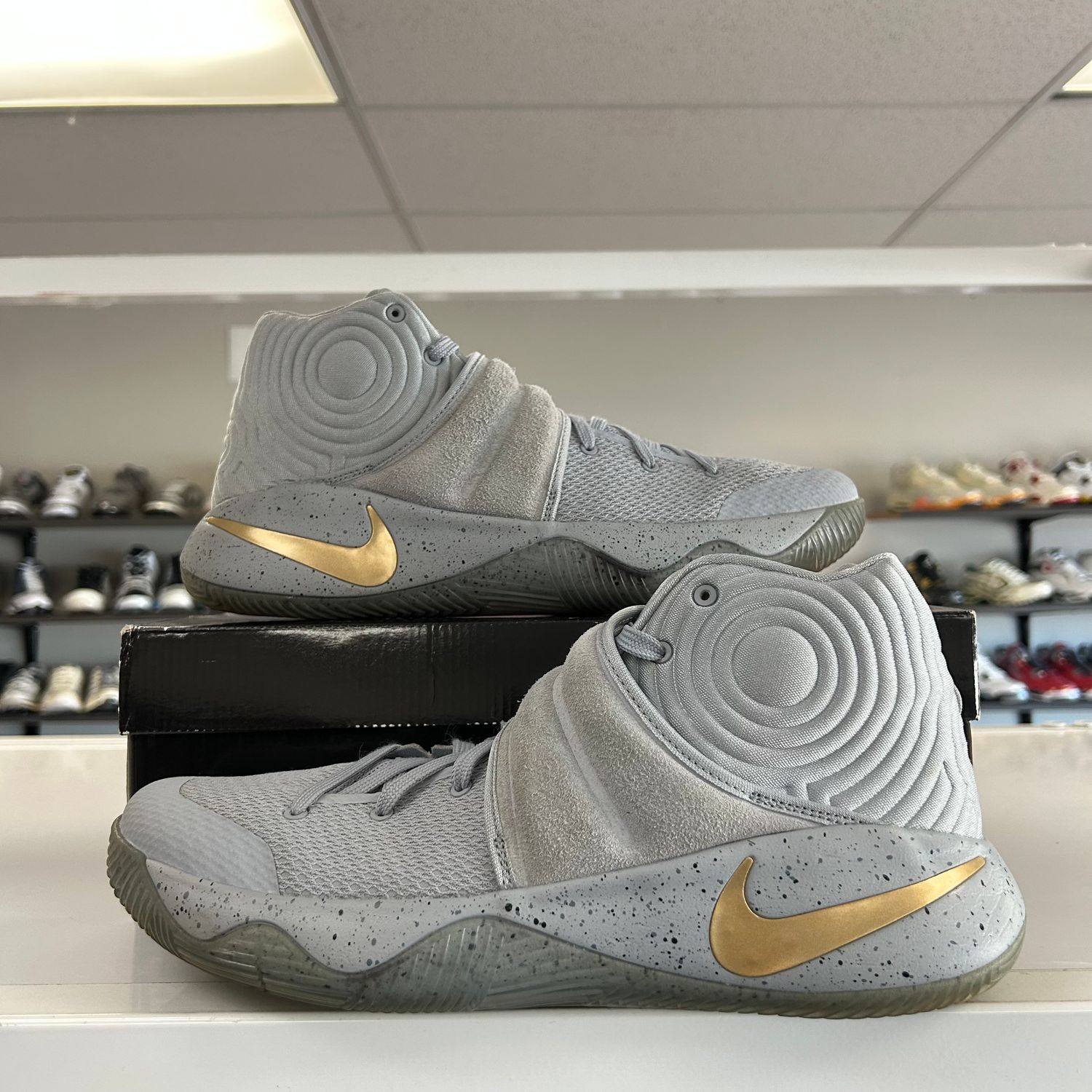 PO NIKE KYRIE 2 BATTLE GREY (SX) SIZE 11