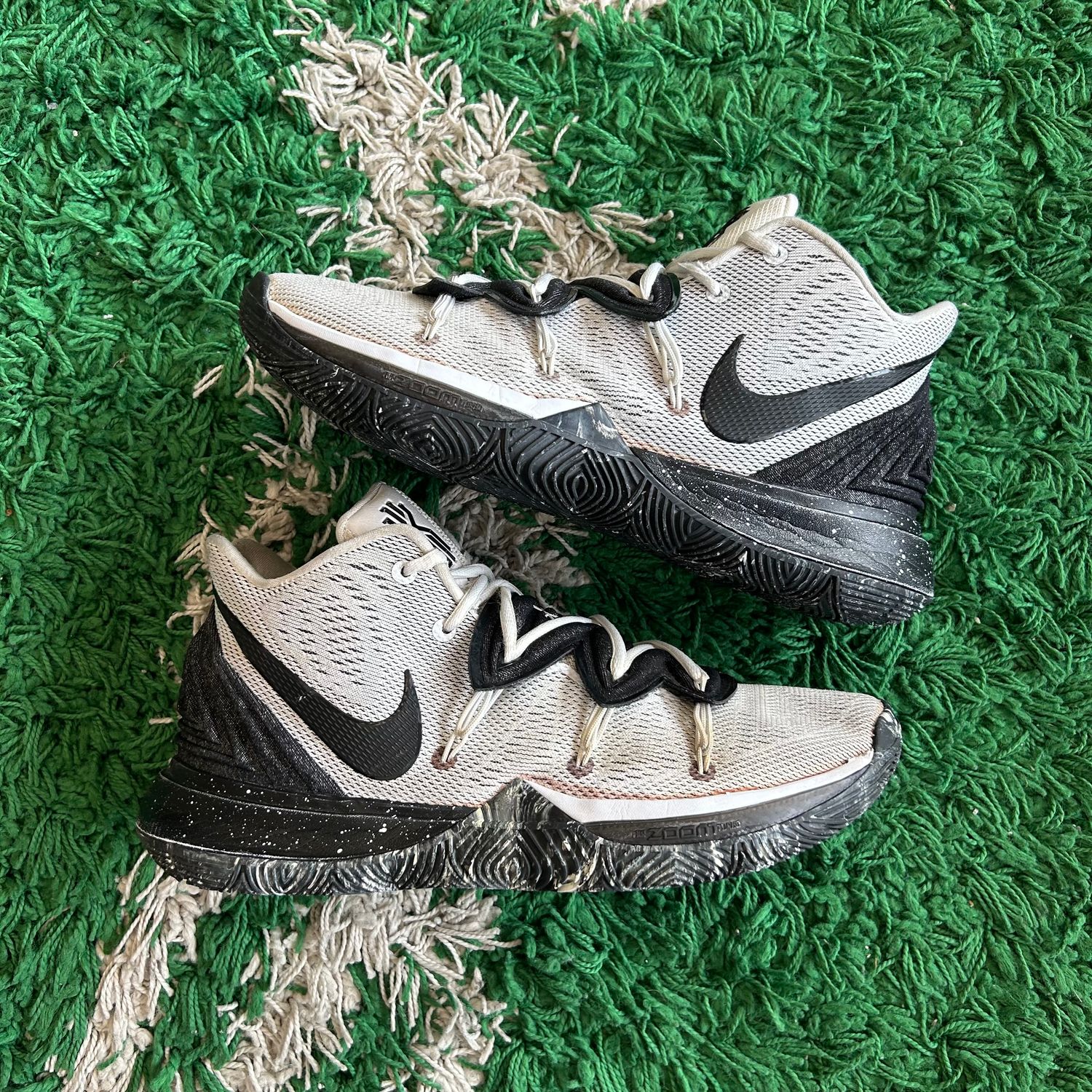PO NB NIKE KYRIE 5 COOKIES &amp; CREAM (SX) SIZE 10
