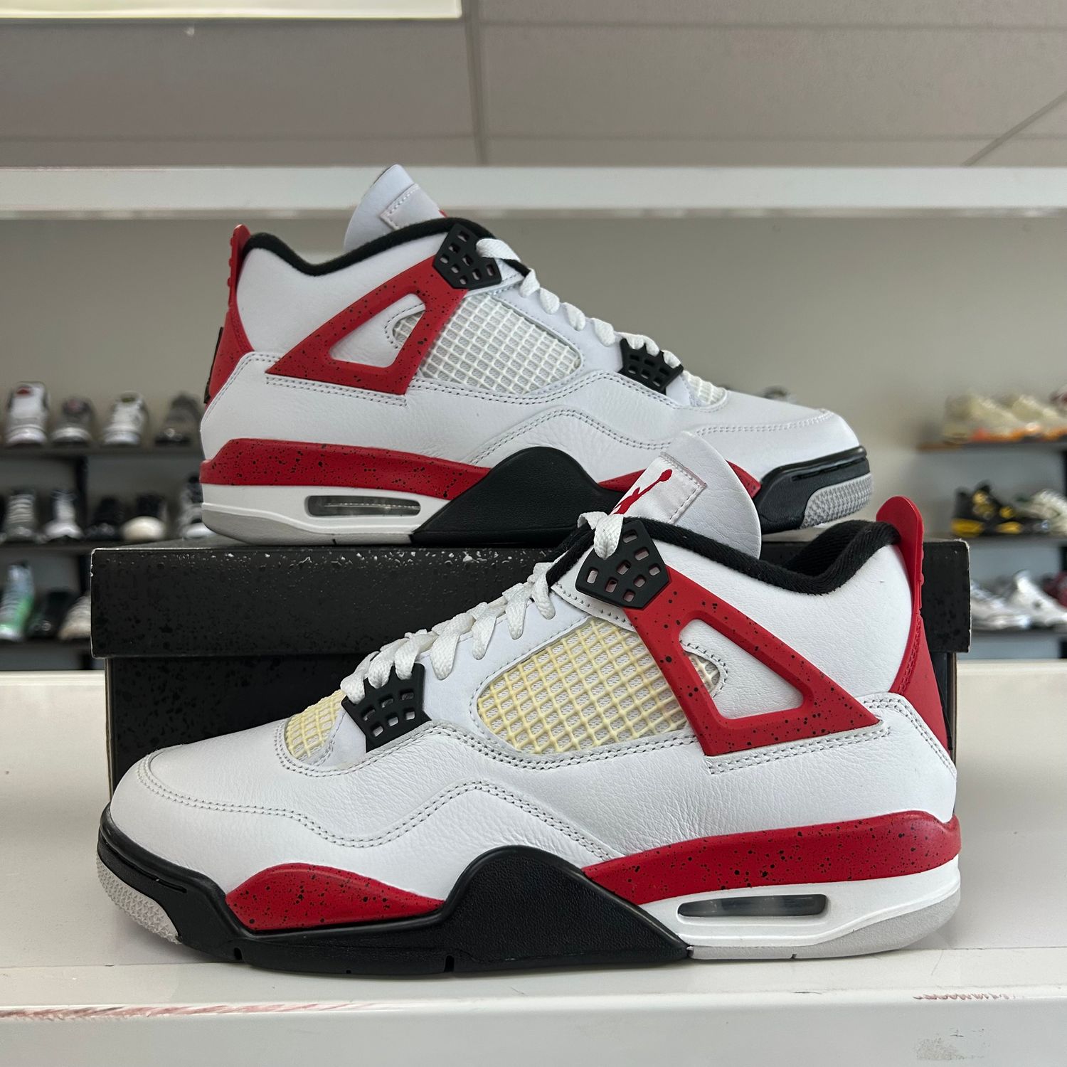 PO JORDAN 4 RETRO RED CEMENT (DEFECT) (SX) SIZE 9