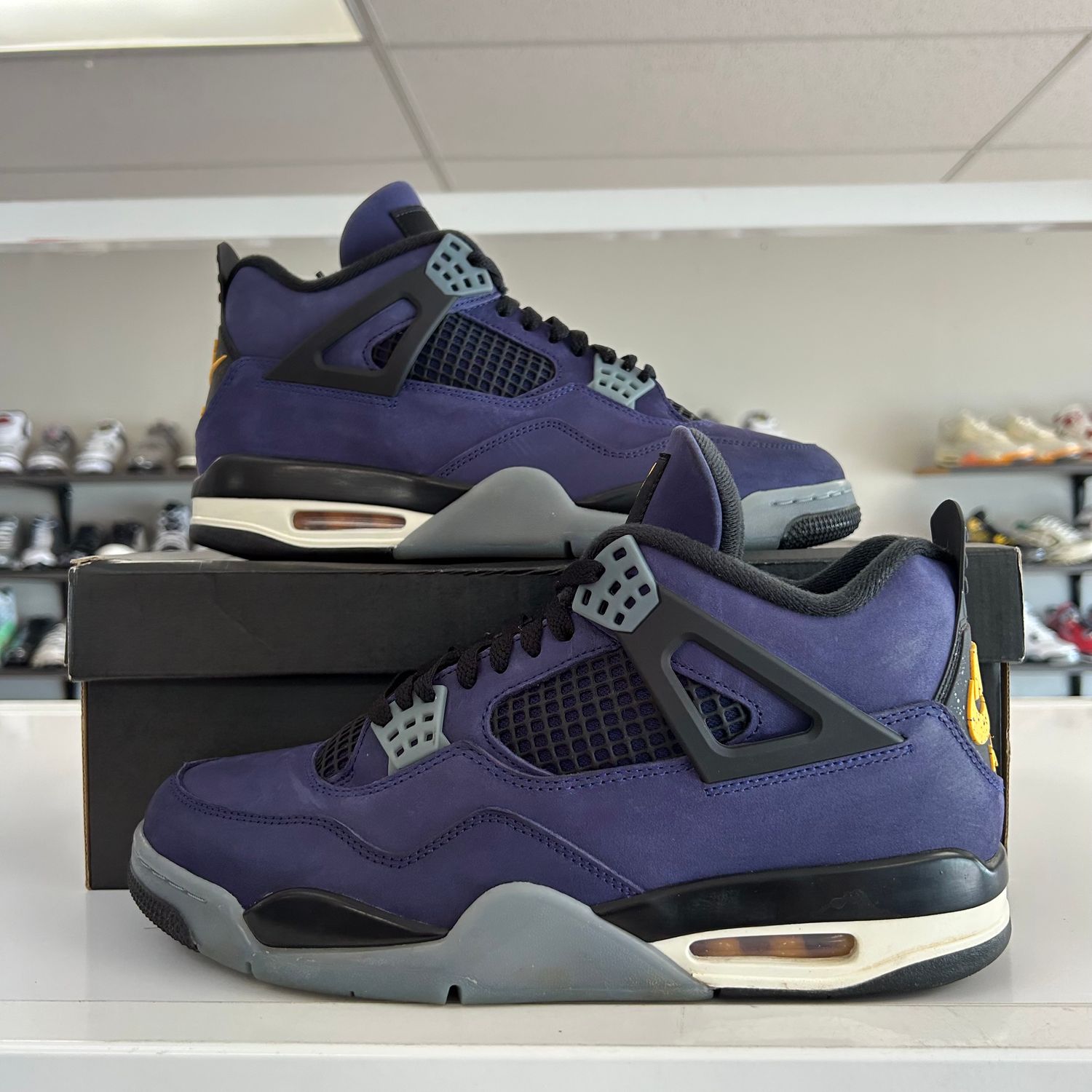 PO2  AIR JORDAN 4 RETRO LAKERS (SX) SIZE 10.5
