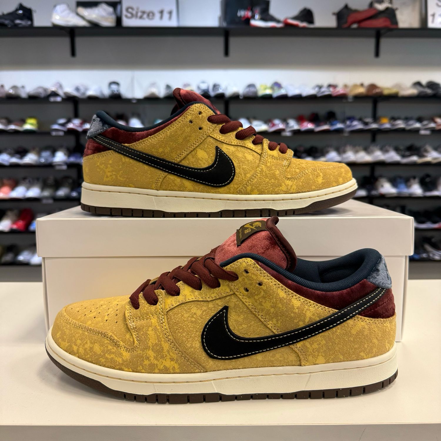 PO NB NIKE SB DUNK LOW CITY OF CINEMA SIZE 10.5