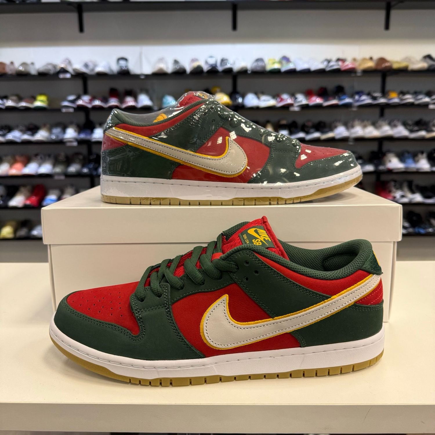 NEW (NO BOX) NIKE SB DUNK LOW PRO PRM SEATTLE SUPERSONICS SIZE 10.5