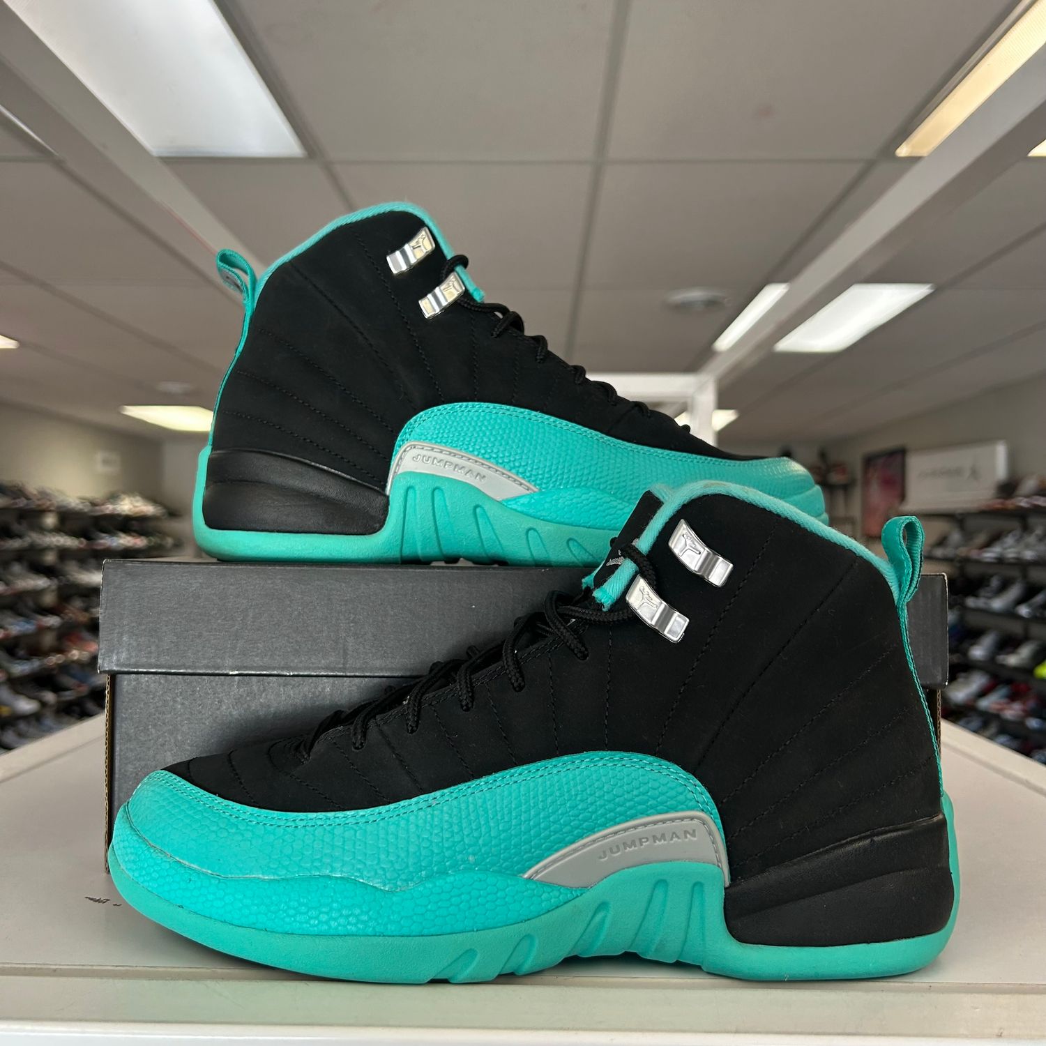 PO JORDAN 12 RETRO HYPER JADE (SX) SIZE 7Y