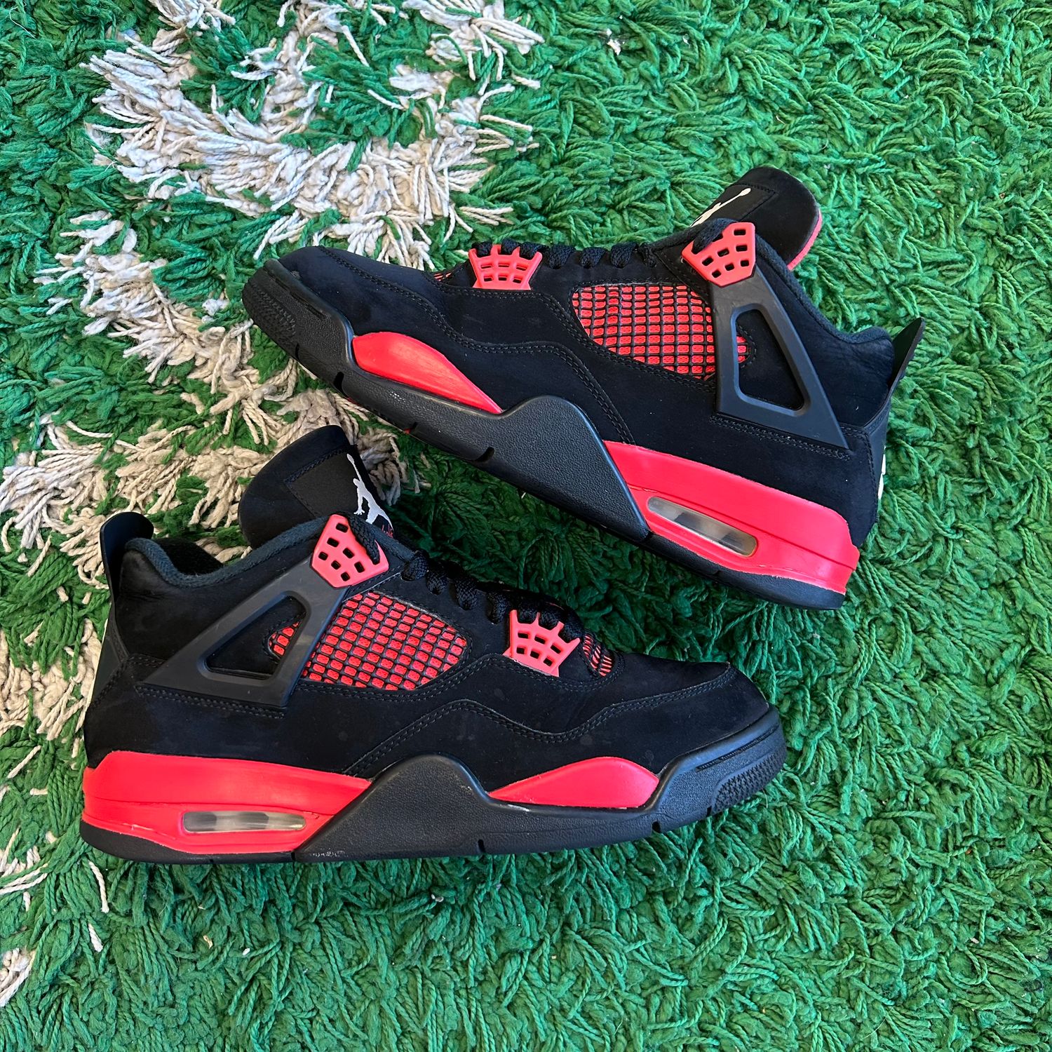 PO NB JORDAN 4 RETRO RED THUNDER (SX) SIZE 8