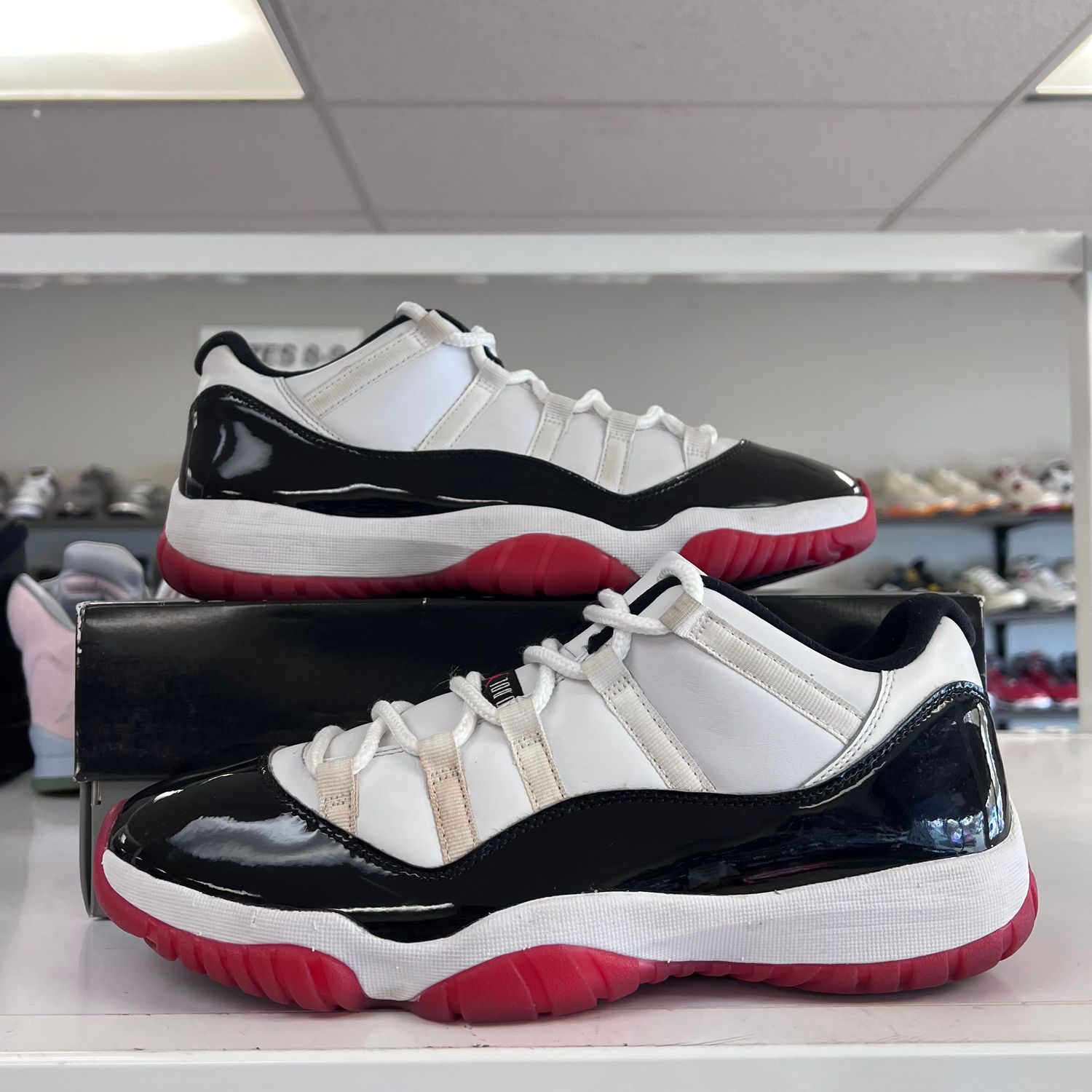 PO AIR JORDAN 11 CONCORD BRED LOW (SX) SIZE 11