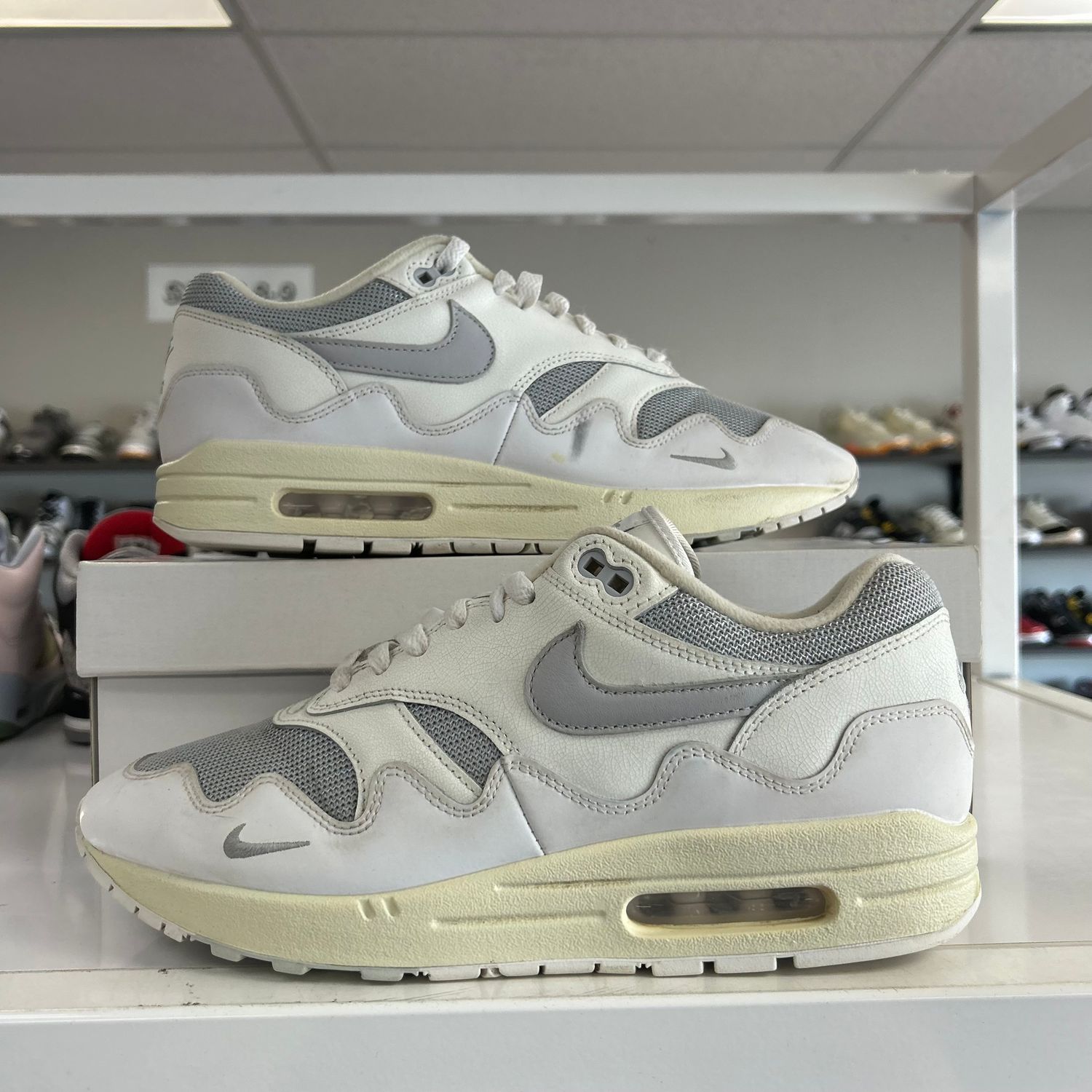 NIKE AIR MAX 1 PATTA WAVES WHITE (SX) SIZE 10.5
