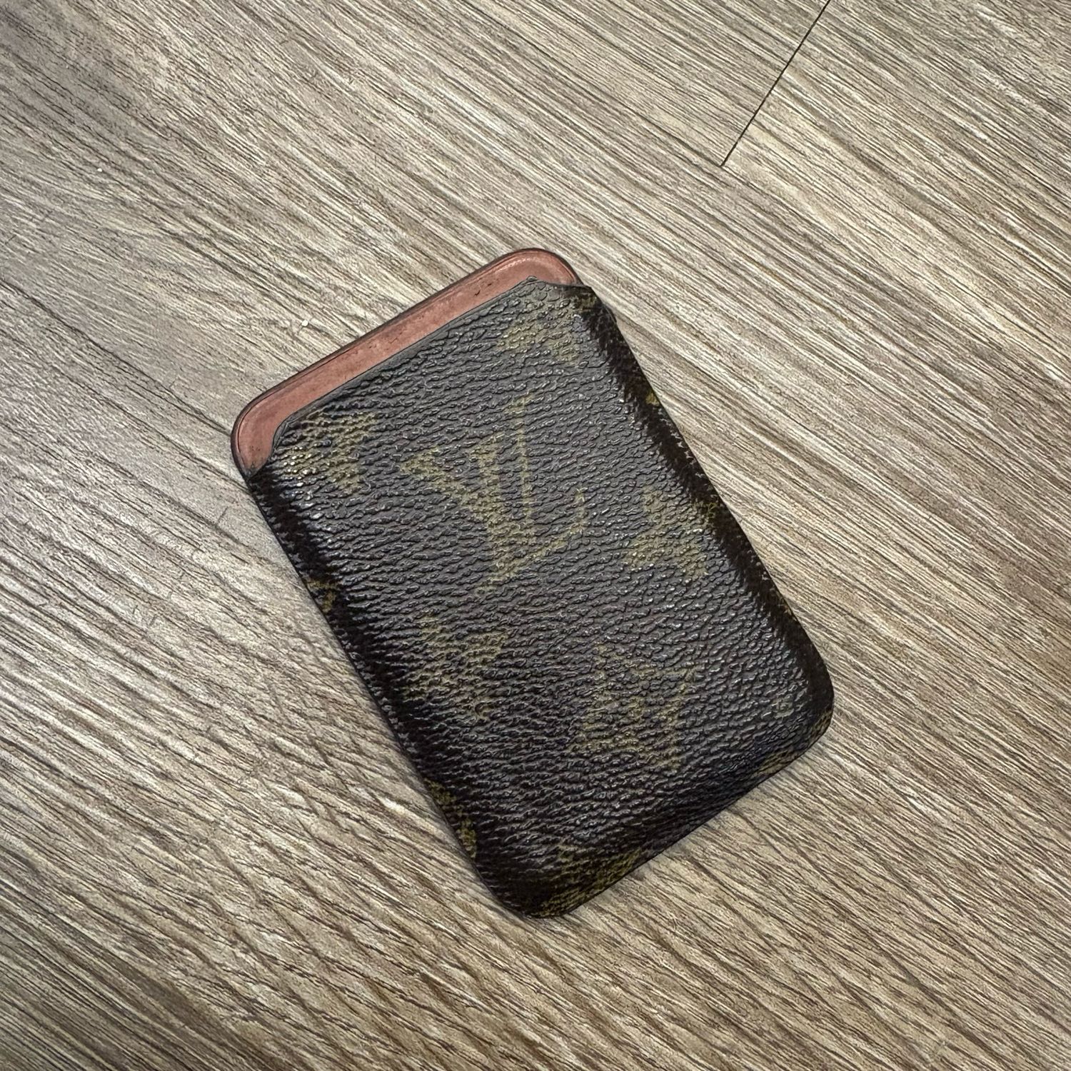 PO CUSTOM LV MONOGRAM APPLE MAG SAFE CARD HOLDER