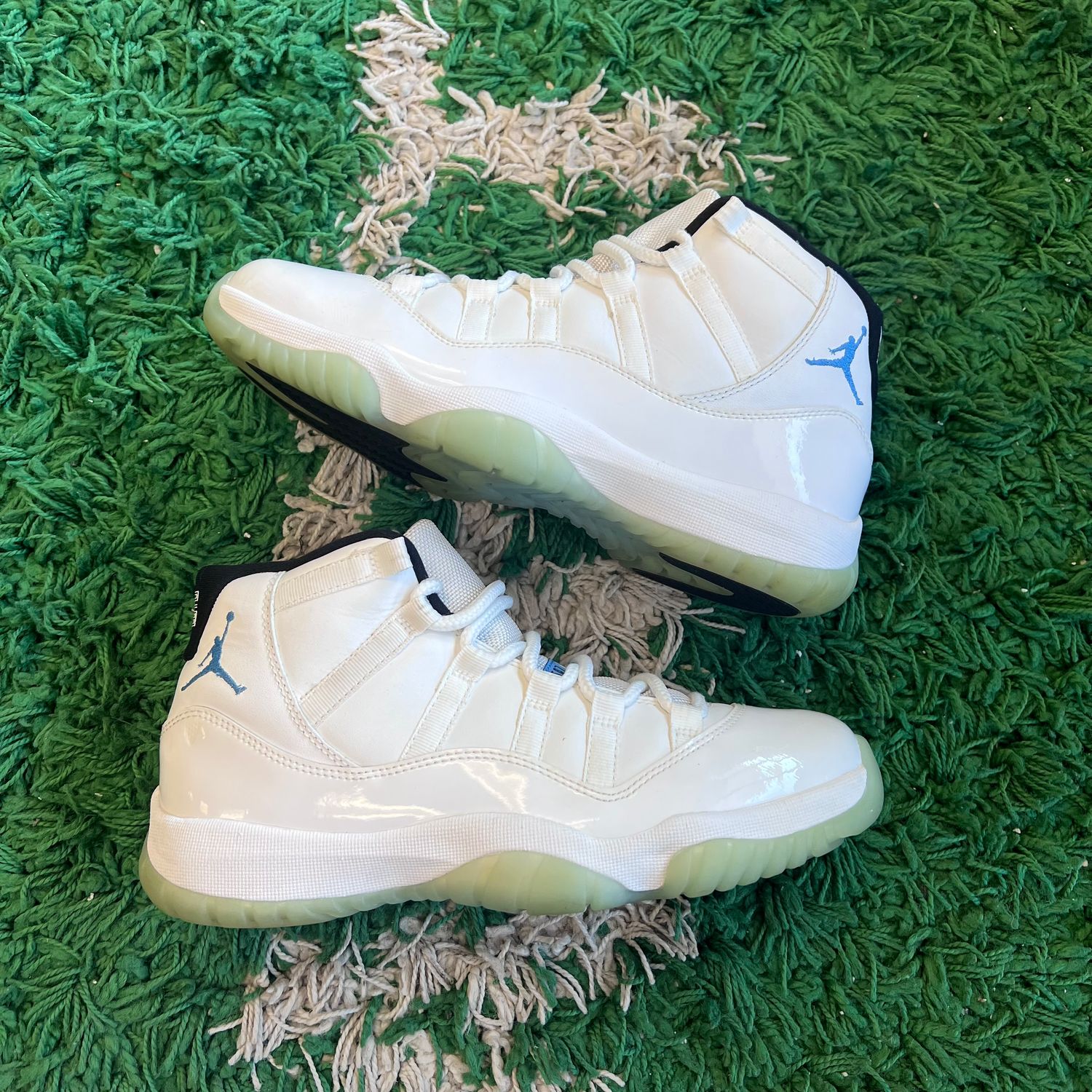 PO NB AIR JORDAN 11 LEGEND BLUE (SX) SIZE 7.5