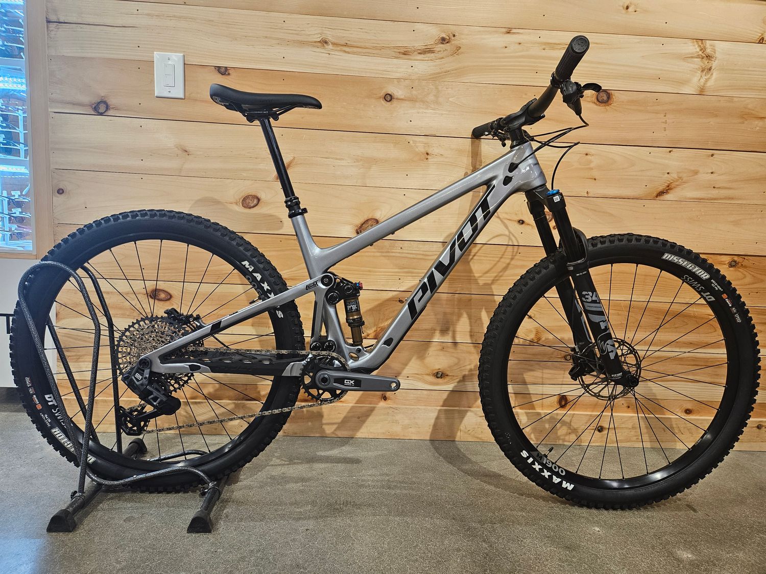 PIVOT Trail 429 | Ride GX Eagle Transmission | SILVER METALLIC - Large Demo