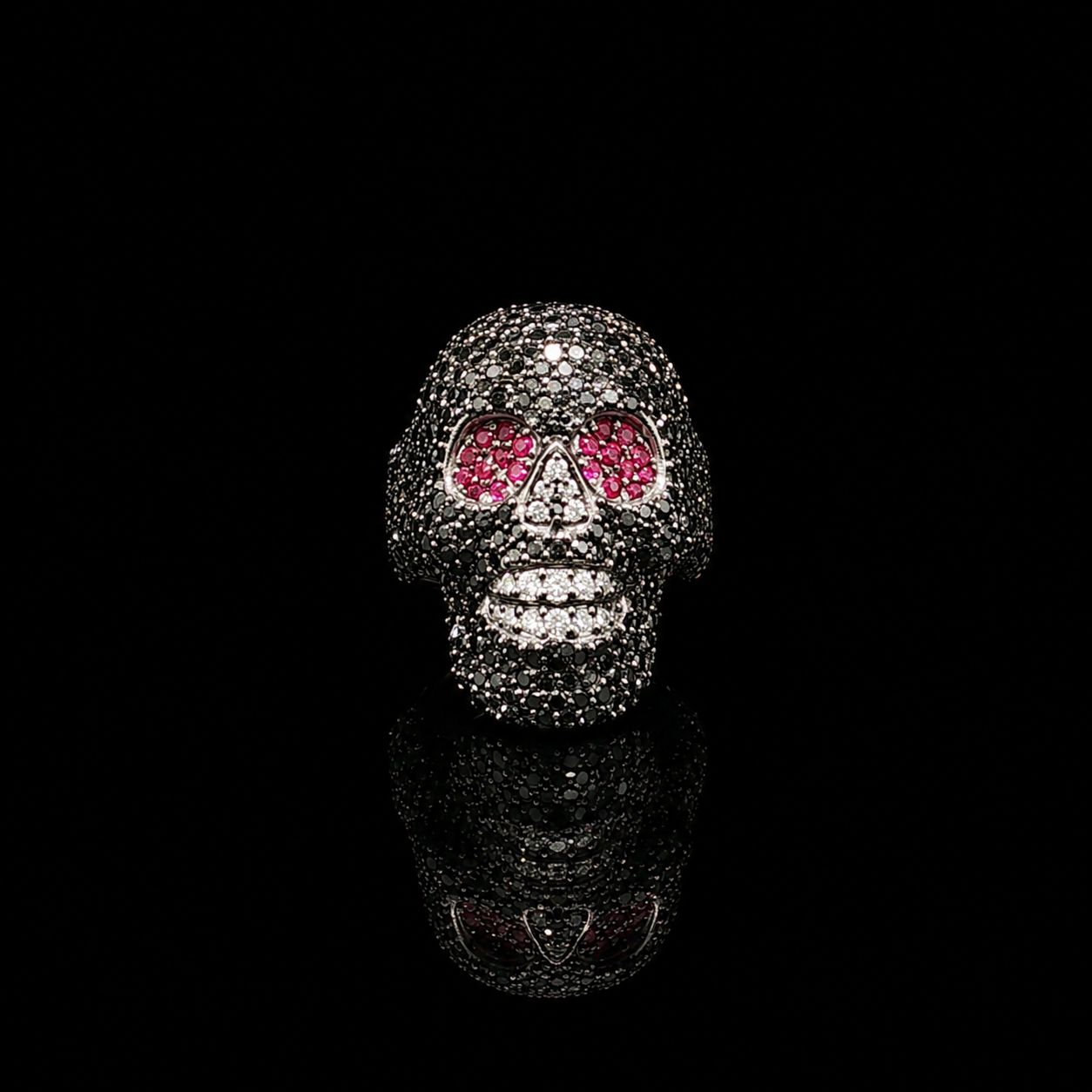 14k Gold 20.8g 7.8ct Skull