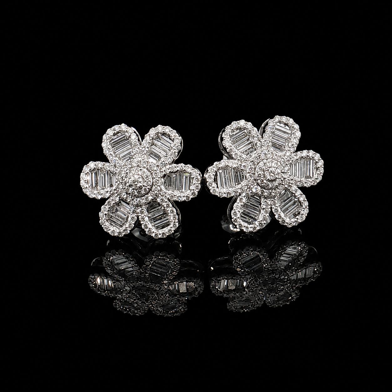 10k White Gold Diamond Floral Cluster Stud 1.27ct
