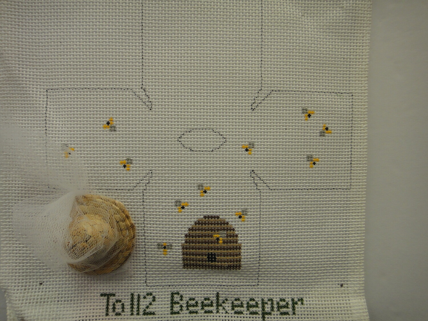 TO112: Beekeeper Topper w/Hat (13 ct)