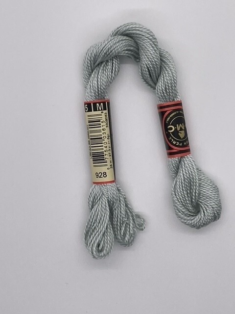 DMC5 928: Very Light Grey Green