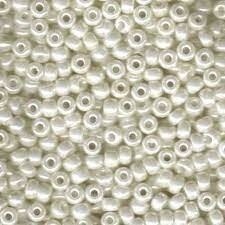 6/0: 9591 Ivory Pearl Ceylon (50 pcs)