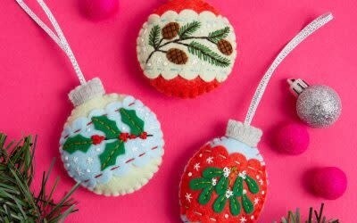 Christmas Baubles Felt Craft Kit