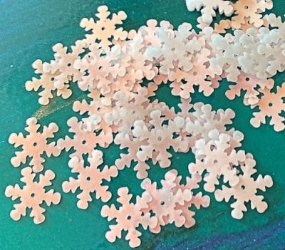 10mm White Opalescent Snowflake