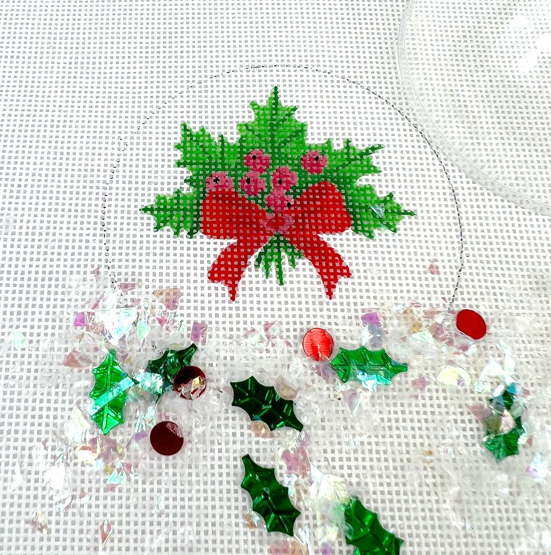 XMD-05: Holly &amp; Berries w/Red Bow Domed Ornament