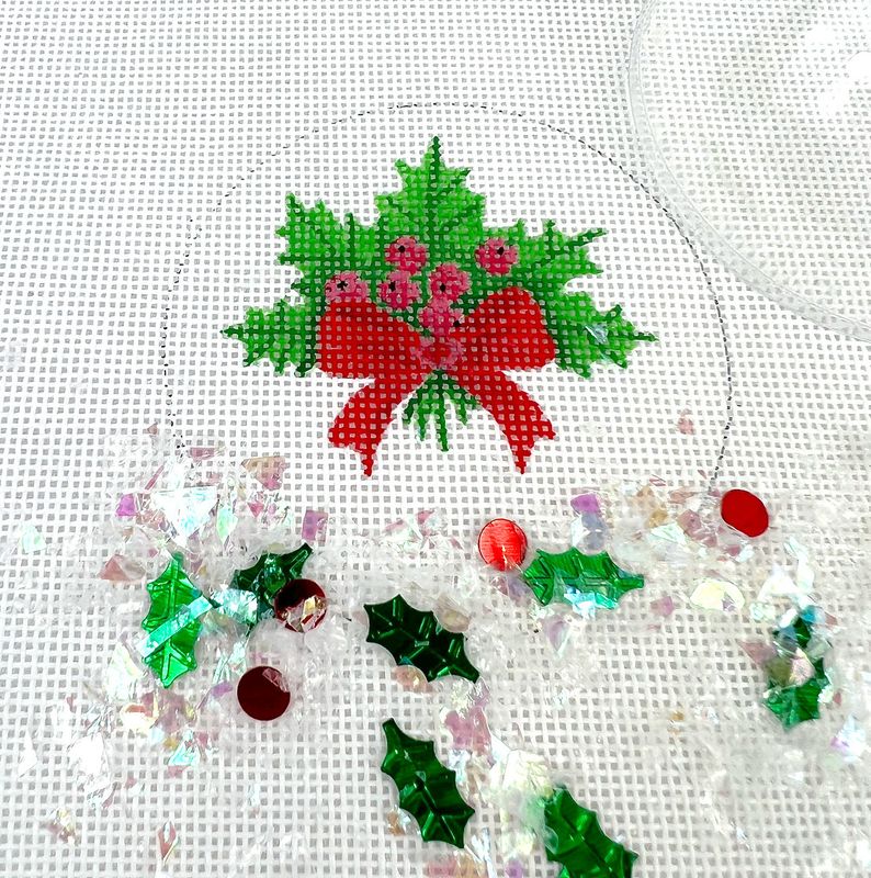 XMD-05: Holly &amp; Berries w/Red Bow Domed Ornament