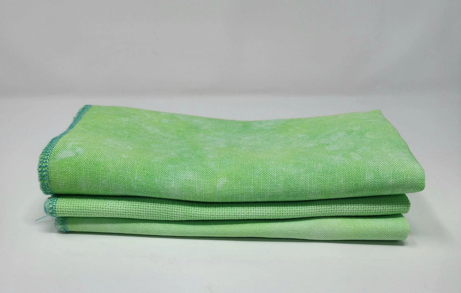 Aida 14 Ct-Glow Worm: Fat Quarter