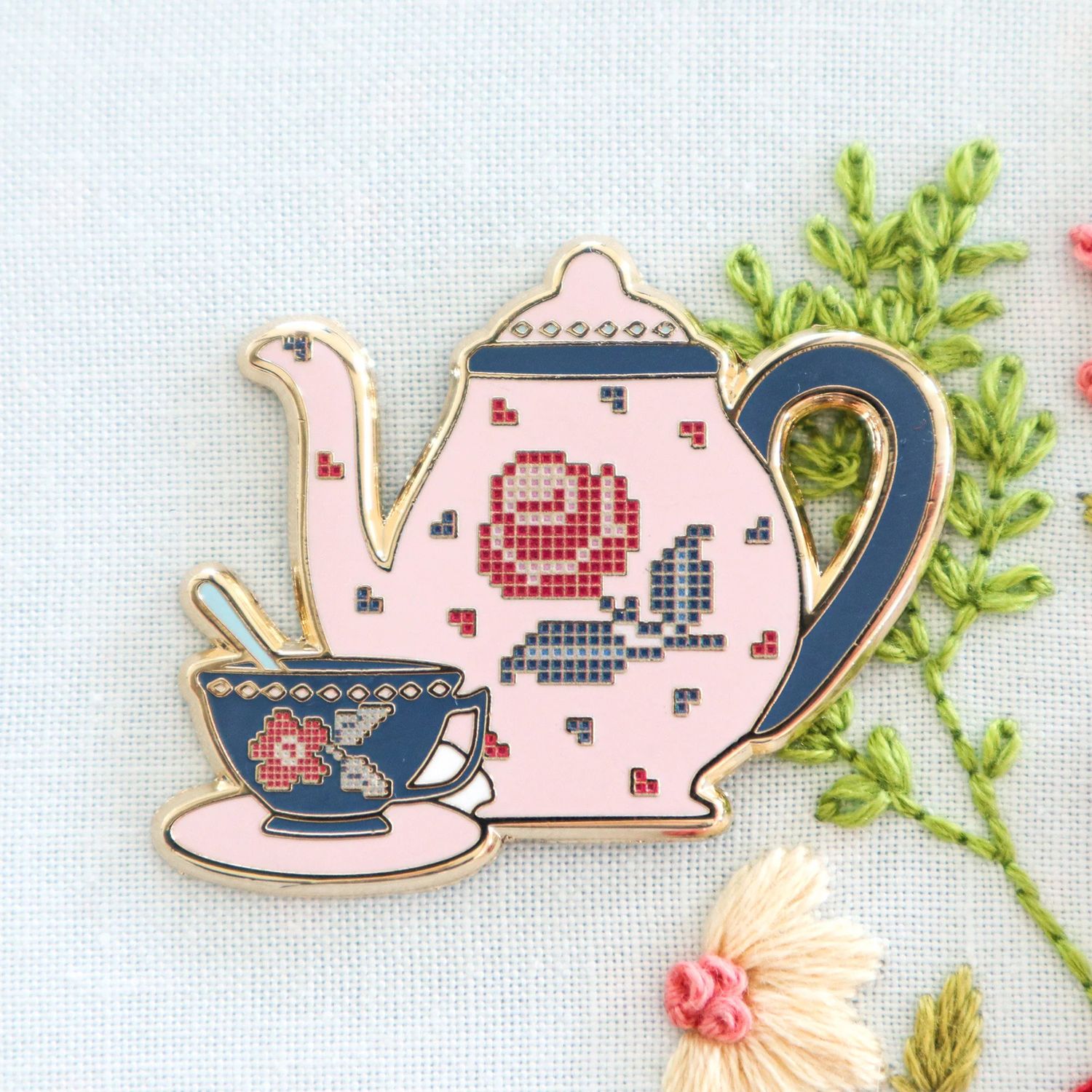 Roses Tea Set Needle Minder