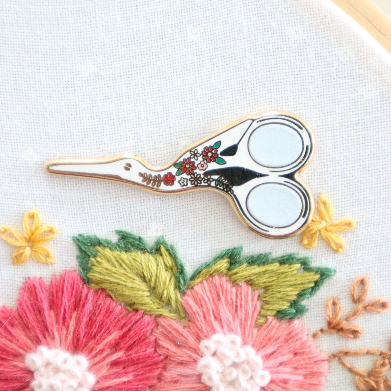 Embroidery Scissors Needle Minder