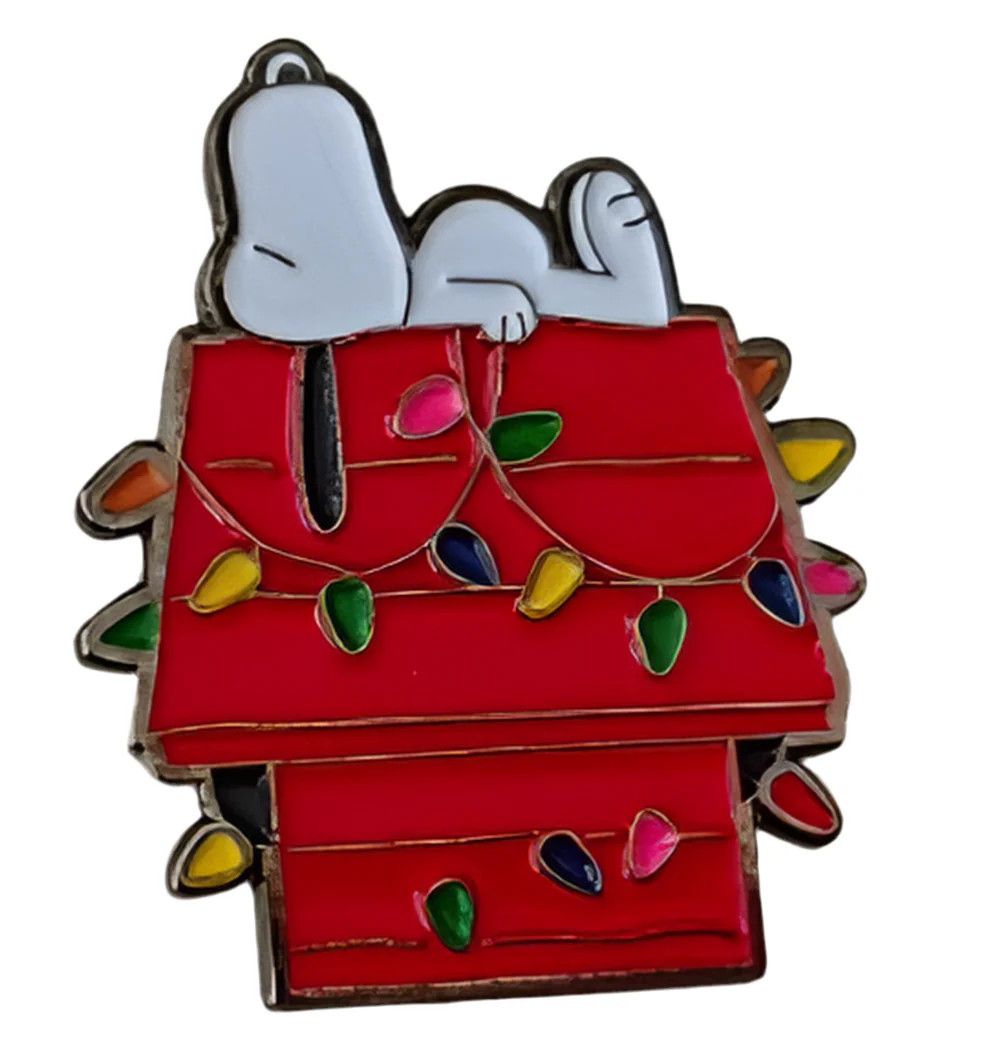 Peanuts Snoopy on Doghouse Needle Minder