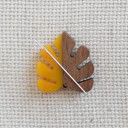 Yellow Resin/Brown Wood Leaf Needle Minder