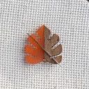 Orange Resin/Brown Wood Leaf Needle Minder